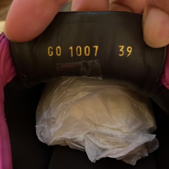 LOUIS VUITTON SNEAKERS - Picture 14 of 14